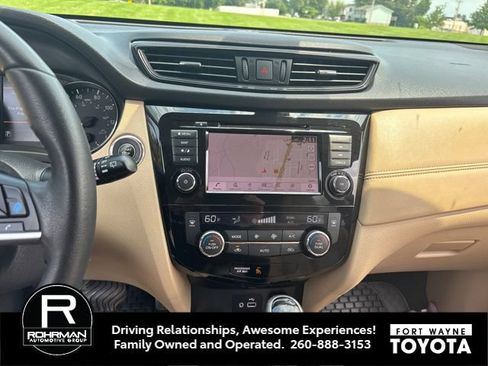 Used 2020 Nissan Rogue SL w/ Premium Package FWD image 5