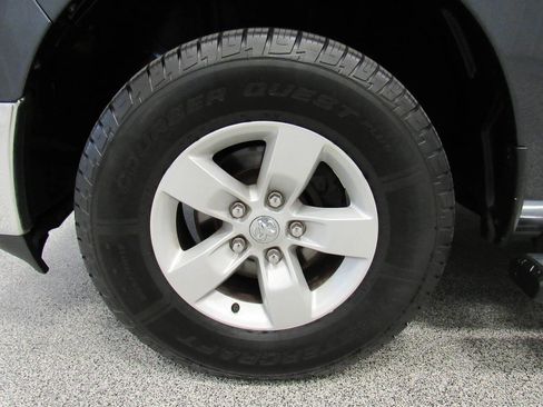 Used 2019 RAM 1500 Classic SLT AWD/4WD image 10