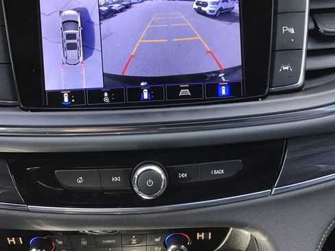 Used 2024 Buick Enclave Premium image 9