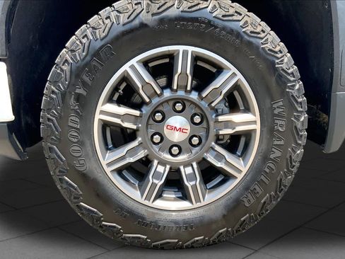 Used 2024 GMC Sierra 1500 AT4 w/ AT4 Premium Package AWD/4WD image 11