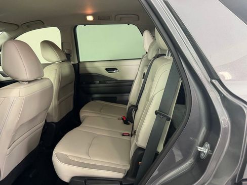 Used 2023 Nissan Pathfinder SL image 27