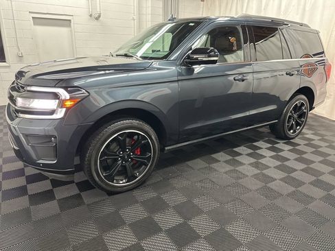 Used 2024 Ford Expedition Limited AWD/4WD image 4