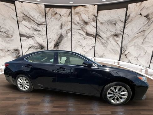 Used 2013 Lexus ES 300h Hybrid w/ Luxury Pkg image 4