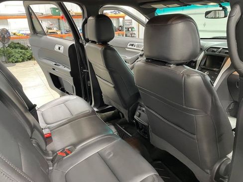 Used 2014 Ford Explorer XLT w/ Equipment Group 202A AWD/4WD image 20