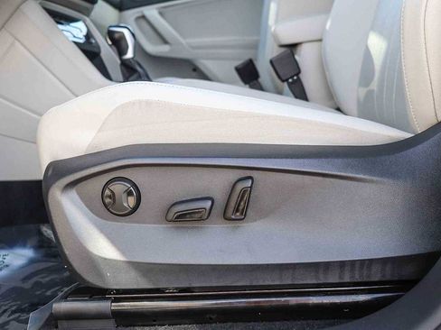 Certified 2023 Volkswagen Tiguan SE FWD image 22