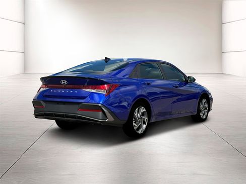 New 2025 Hyundai Elantra Sport image 7