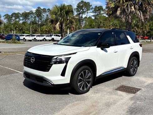 New 2026 Nissan Pathfinder Platinum image 3