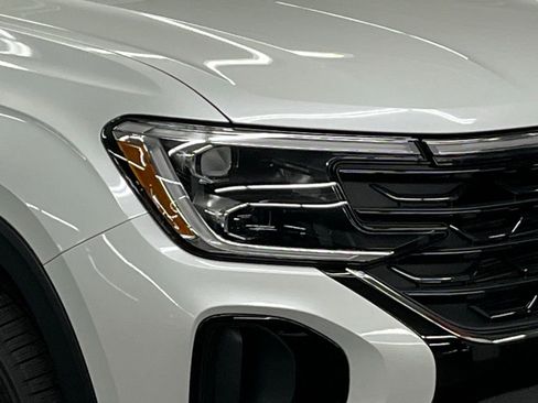 New 2026 Volkswagen Atlas Cross Sport SE image 43