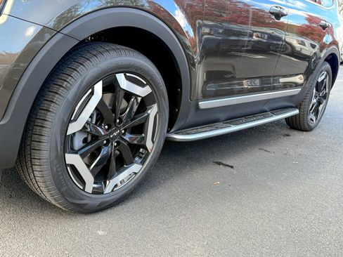 New 2025 Kia Telluride S image 9