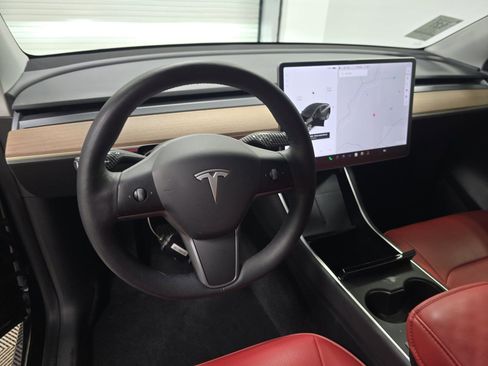 Used 2021 Tesla Model Y Long Range image 11