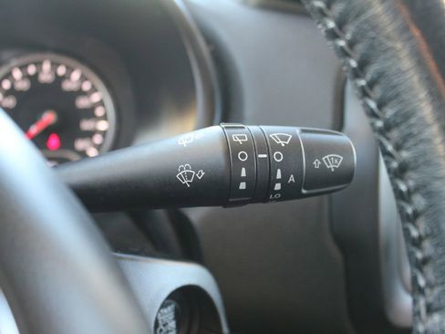 Used 2018 Jeep Renegade Altitude image 17