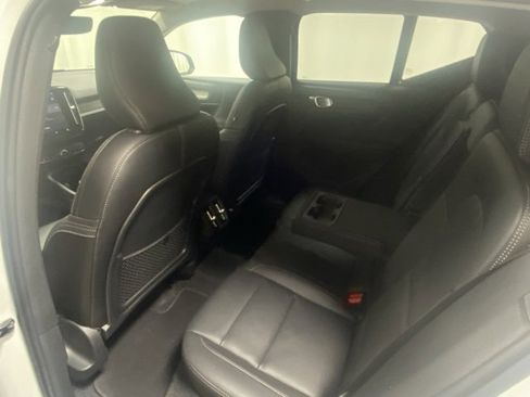 Certified 2025 Volvo XC40 B5 Plus image 13