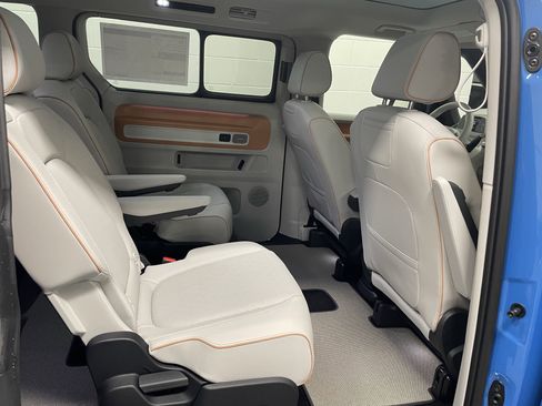 New 2025 Volkswagen ID. Buzz 1st Edition AWD/4WD image 12