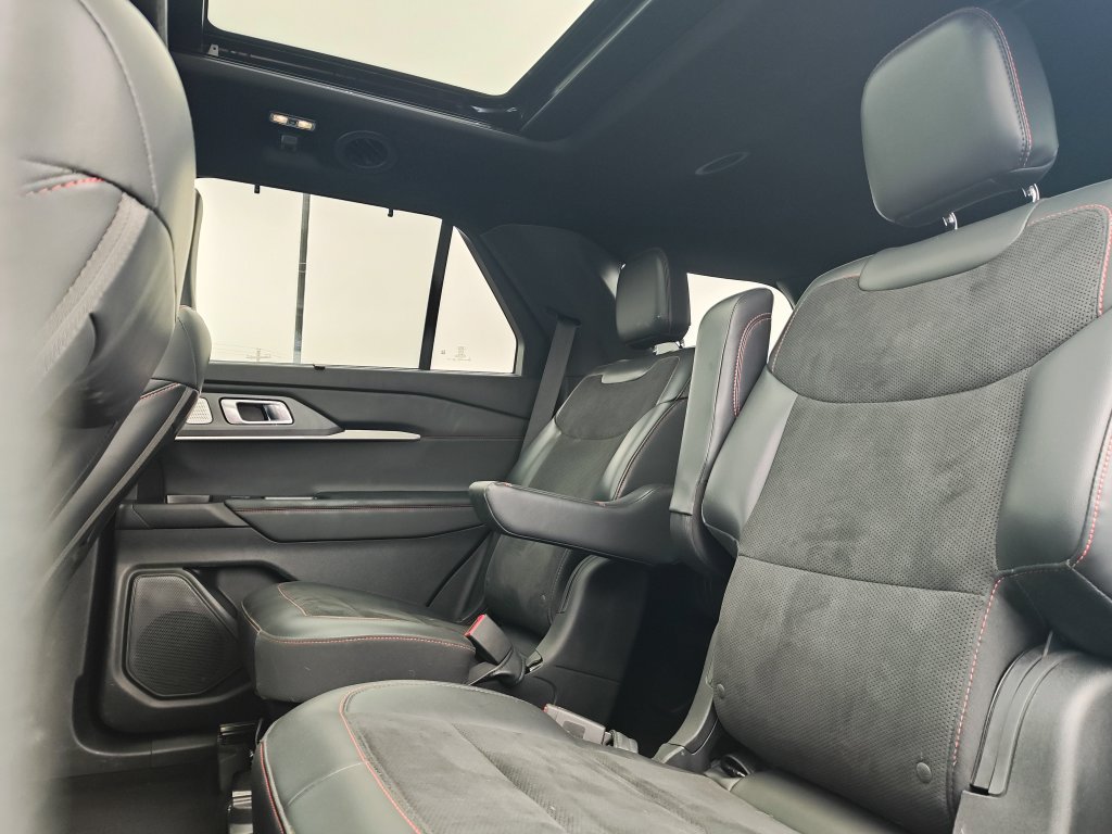 Used 2025 Ford Explorer ST AWD/4WD image 14