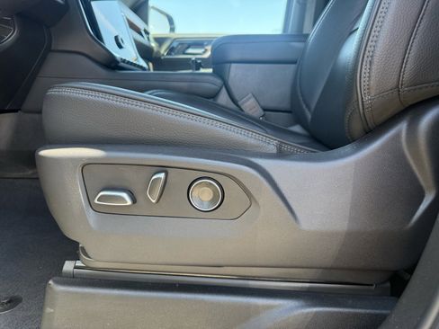 Used 2025 GMC Yukon XL Denali AWD/4WD image 10