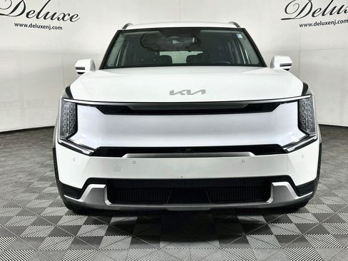 Used 2024 Kia EV9 Land AWD/4WD image 2
