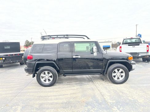Used 2011 Toyota FJ Cruiser 4WD w/ Convenience Pkg image 2