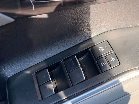 Used 2020 Toyota Highlander Limited FWD image 20