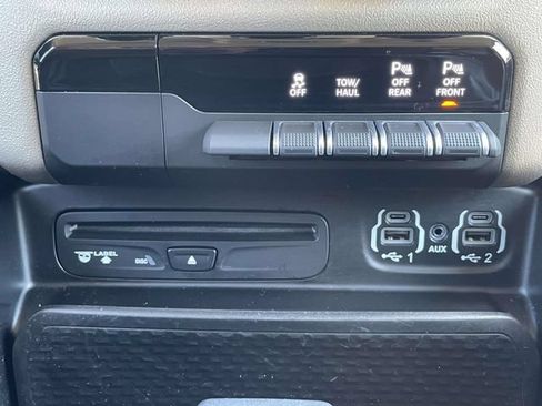 Used 2019 RAM 1500 Laramie AWD/4WD image 21