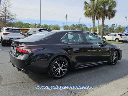 Used 2024 Toyota Camry SE image 5