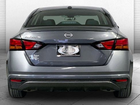 Used 2025 Nissan Altima 2.5 SV image 3