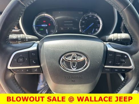 Used 2022 Toyota Highlander XLE image 23