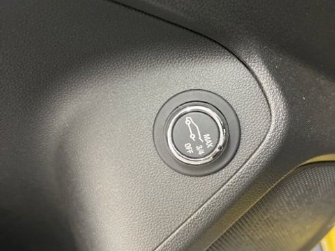 Used 2023 Chevrolet TrailBlazer RS w/ Sun and Liftgate Package image 18