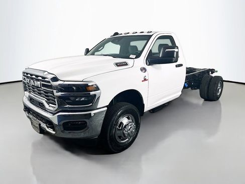 New 2026 RAM 3500 Tradesman w/ Chrome Appearance Group A AWD/4WD image 3