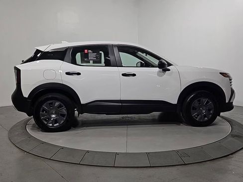 Certified 2025 Nissan Kicks S image 8