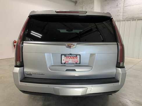 Used 2016 Cadillac Escalade Luxury image 27