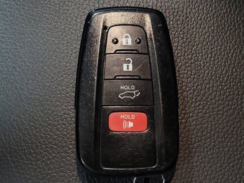 Used 2020 Toyota Highlander XLE FWD image 32