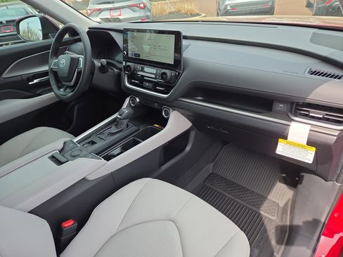 Certified 2026 Toyota Grand Highlander AWD Hybrid image 18