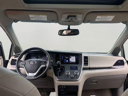 Used 2017 Toyota Sienna XLE w/ XLE Navigation Package image 10