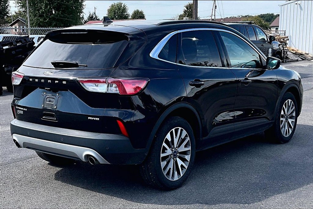 Used 2022 Ford Escape Titanium AWD/4WD image 9