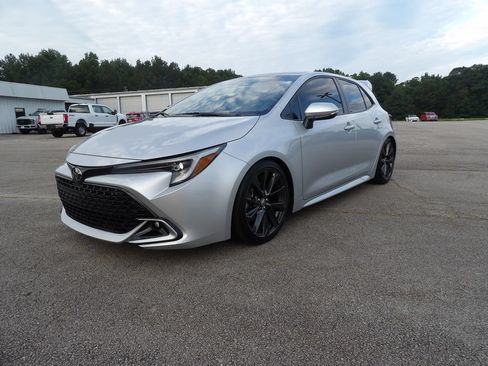 Used 2025 Toyota Corolla XSE FWD image 4