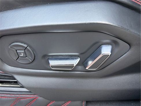 Used 2019 Lamborghini Urus AWD/4WD image 30