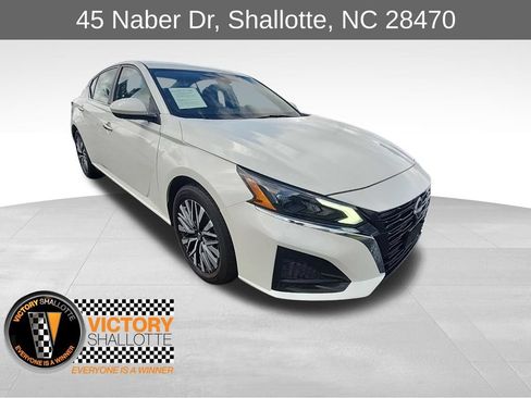 Used 2023 Nissan Altima 2.5 SV FWD image 1