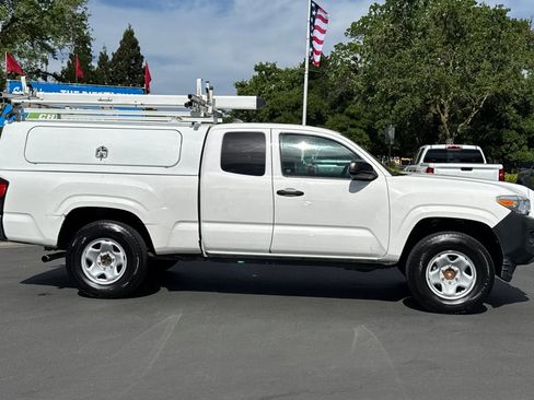 Used 2022 Toyota Tacoma SR RWD image 2