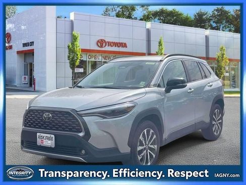 Certified 2025 Toyota Corolla Cross XLE AWD/4WD image 4