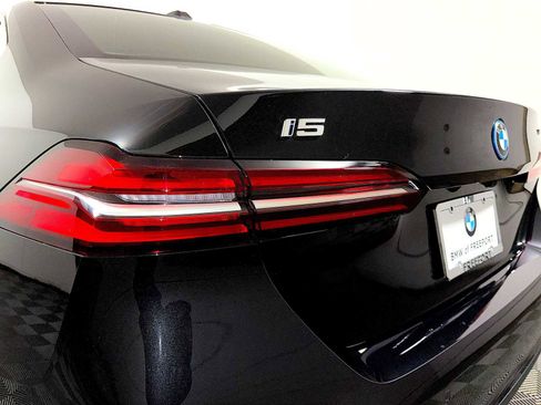 Used 2026 BMW i5 eDrive40 w/ Premium Package image 28