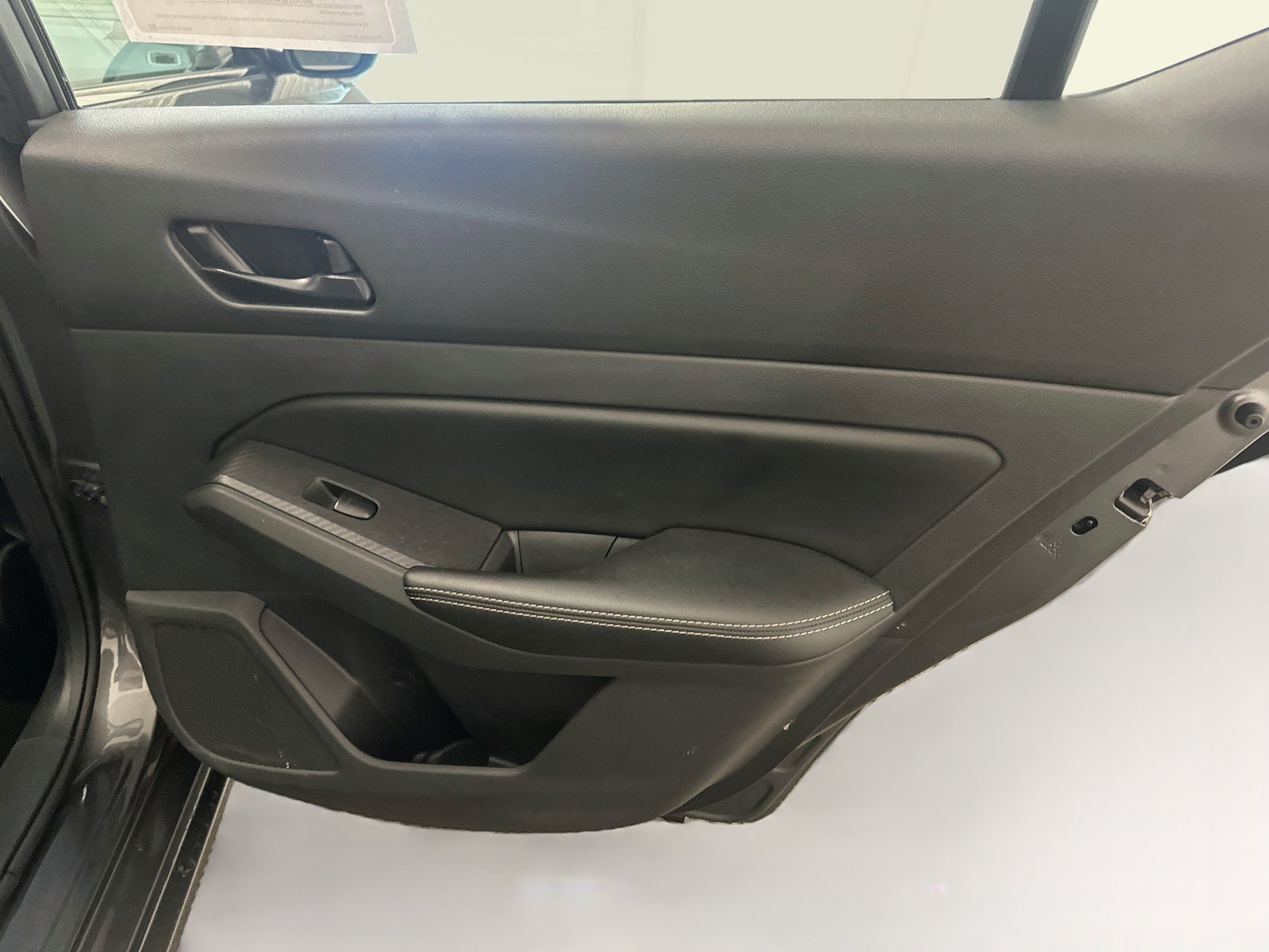 Used 2025 Nissan Altima 2.5 SV FWD image 30