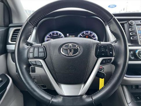Certified 2019 Toyota Highlander Plus image 6
