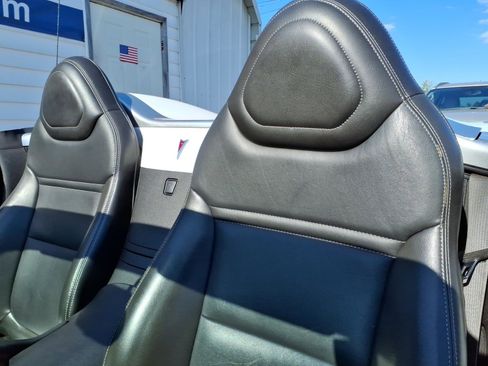 Used 2008 Pontiac Solstice Convertible w/ Premium Package RWD image 8