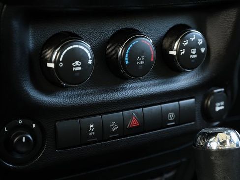 Used 2018 Jeep Wrangler Sahara w/ Connectivity Group image 21