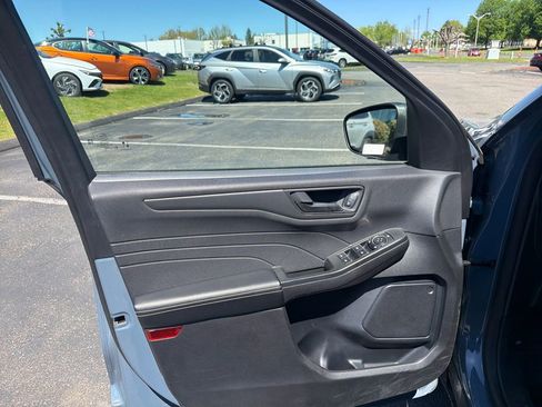 Used 2025 Ford Escape Active AWD/4WD image 11