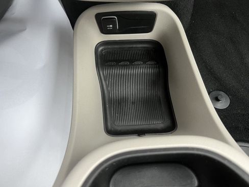 Used 2024 Chrysler Pacifica Touring-L image 24