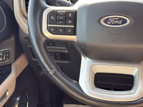 Used 2024 Ford Expedition Limited RWD image 16