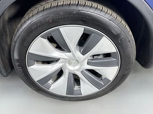 Used 2023 Tesla Model Y Long Range image 30