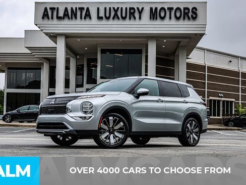 Used 2025 Mitsubishi Outlander SE FWD image 3