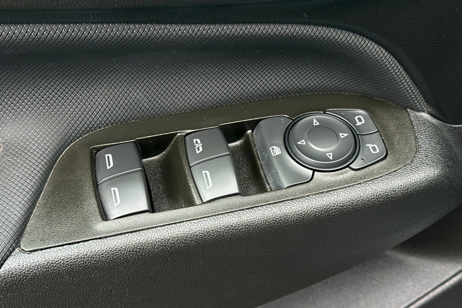 Used 2023 Chevrolet Equinox RS FWD image 12